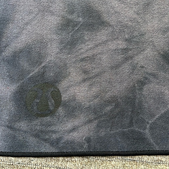 COPY - YogiToes Yoga Towel Mat /Lululemon - Picture 2 of 3
